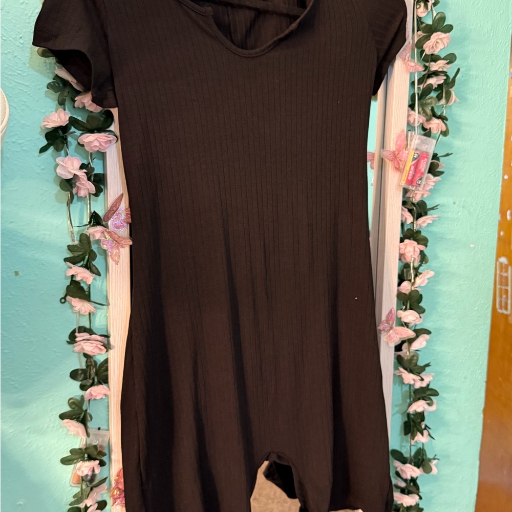 SHEIN Black Ribbed Bodysuit